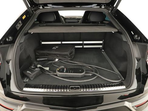 Used 2025 Lamborghini Urus SE AWD/4WD image 30