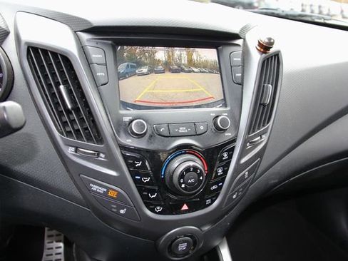 Used 2017 Hyundai Veloster Turbo image 21