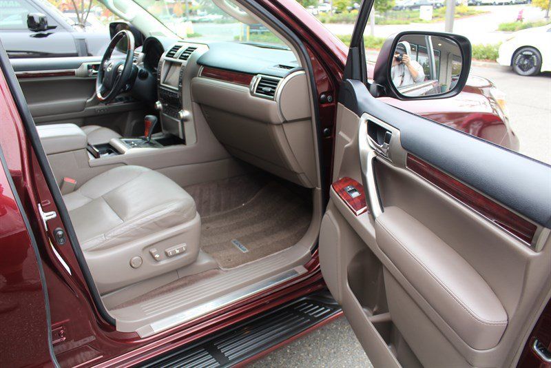 Used 2010 Lexus GX 460 w/ Convenience Pkg AWD/4WD image 32