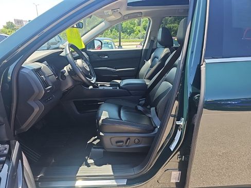 Used 2023 Nissan Pathfinder SL w/ SL Premium Package AWD/4WD image 9