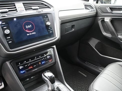 Used 2024 Volkswagen Tiguan SE R-Line AWD/4WD image 4