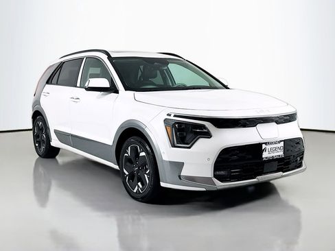 Used 2023 Kia Niro Wave w/ Wave Preserve Package FWD image 3