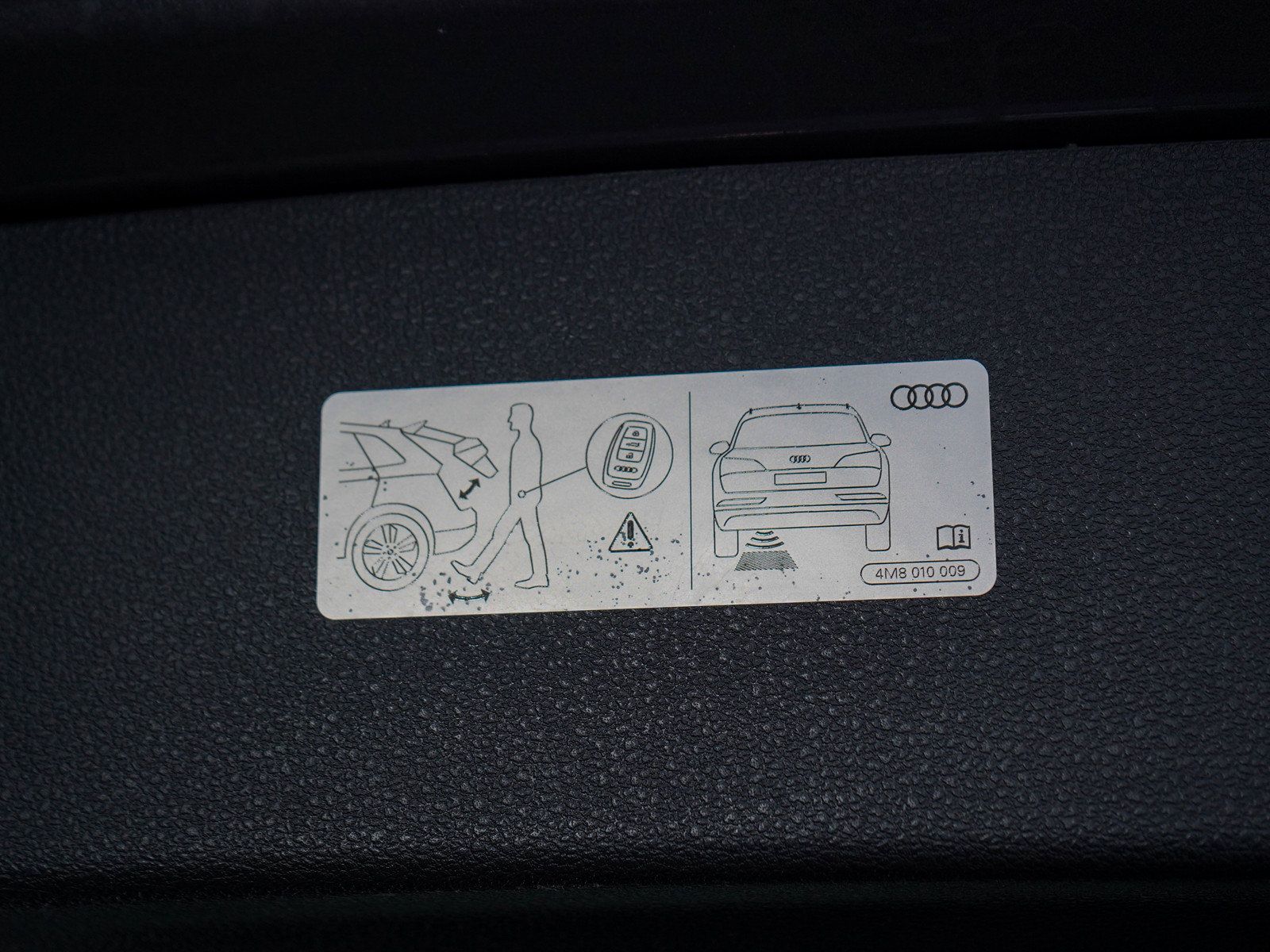 Used 2025 Audi Q8 Premium w/ Convenience Package AWD/4WD image 13