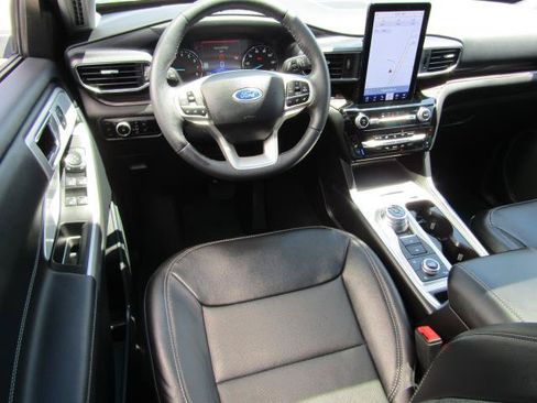 Used 2024 Ford Explorer Limited w/ Limited Technology Package AWD/4WD image 2