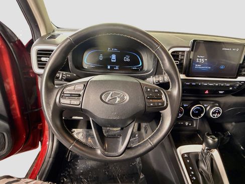 Used 2024 Hyundai Venue Limited FWD image 13