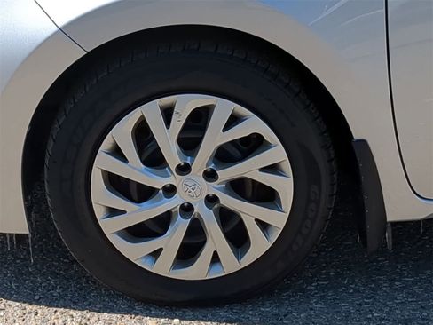 Used 2019 Toyota Corolla LE image 21