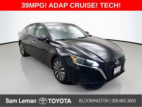 Used 2024 Nissan Altima 2.5 SV image 1