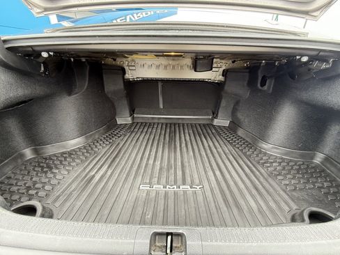 Used 2018 Toyota Camry SE image 6