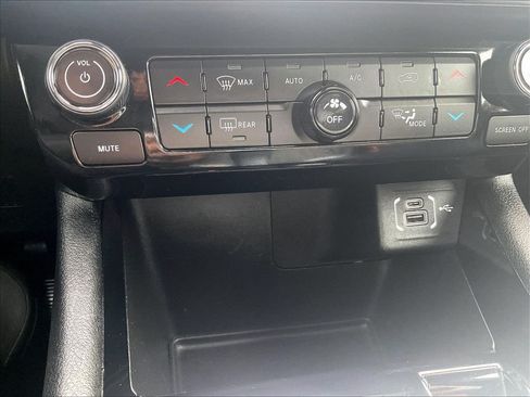Used 2023 Jeep Compass Limited AWD/4WD image 12