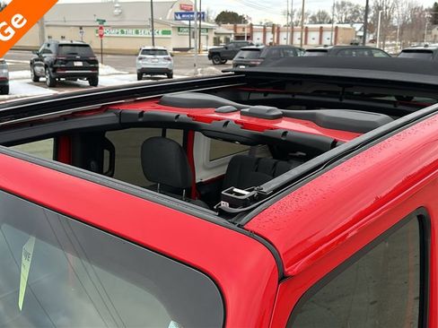 Used 2025 Jeep Wrangler Unlimited Sahara w/ Safety Group image 26