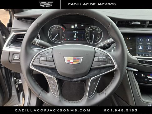 Used 2025 Cadillac XT5 Premium Luxury image 17