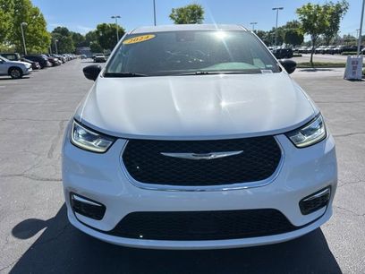 Used 2024 Chrysler Pacifica Touring-L