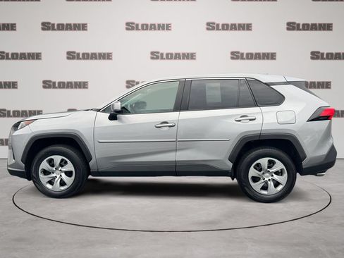 Used 2022 Toyota RAV4 LE AWD/4WD image 2