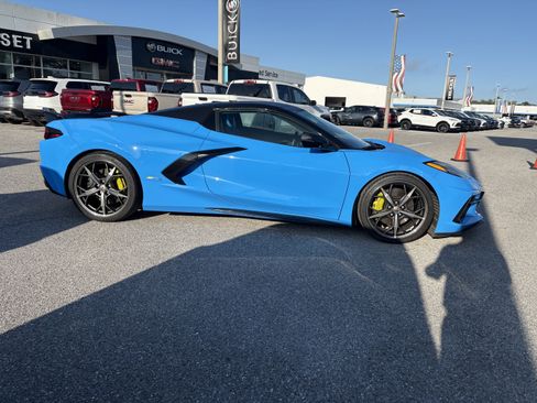 Used 2023 Chevrolet Corvette Stingray Premium Conv w/ Z51 Performance Package RWD image 9