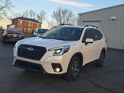 Used 2022 Subaru Forester Premium image 3