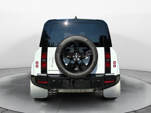 Certified 2025 Land Rover Defender 110 X-Dynamic SE AWD/4WD image 6