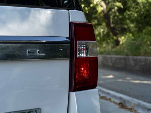 Used 2016 Ford Expedition EL XLT w/ Equipment Group 202A RWD image 13