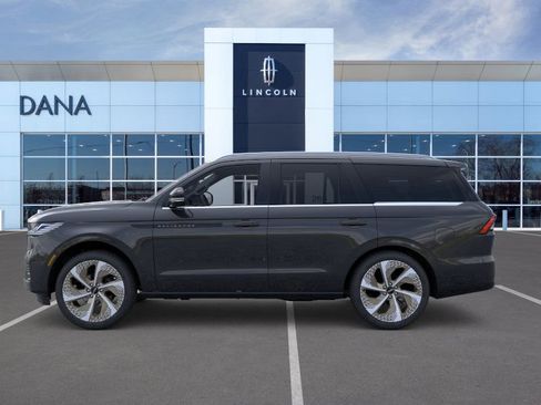 New 2026 Lincoln Navigator Black Label AWD/4WD image 3