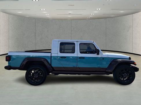 Used 2024 Jeep Gladiator Sport AWD/4WD image 6
