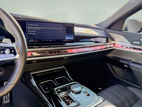 Used 2025 BMW 760i xDrive w/ Executive Package image 27