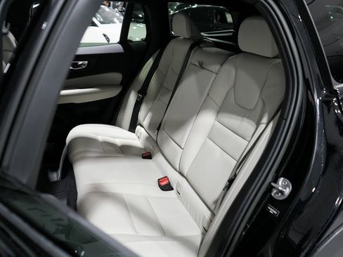 Used 2023 Volvo V60 B5 Cross Country Ultimate w/ Climate Package image 23