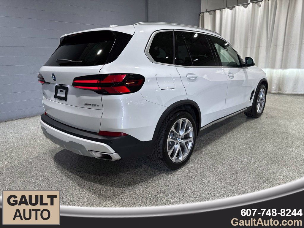 Used 2026 BMW X5 xDrive50e AWD/4WD image 3