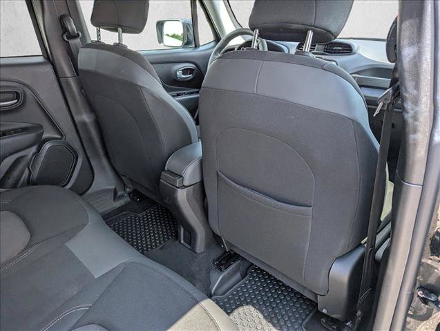 Used 2023 Jeep Renegade Latitude AWD/4WD image 29