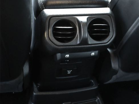 Used 2020 Jeep Wrangler Unlimited Sahara image 12