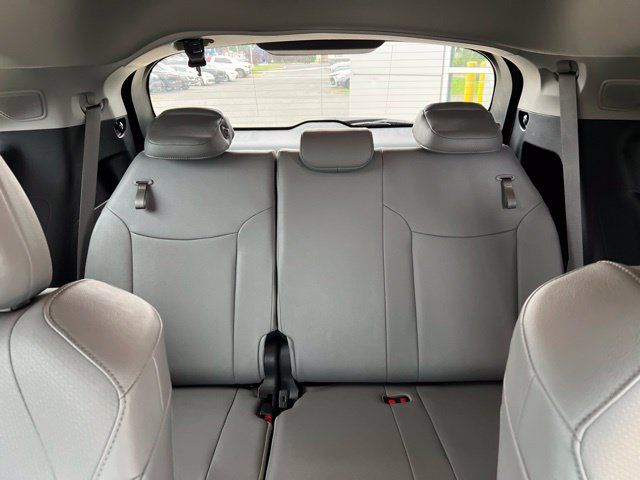 Used 2025 Toyota Sienna XLE w/ XLE Plus Package AWD/4WD image 31