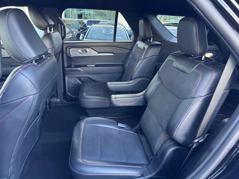 Used 2025 Ford Explorer ST image 33