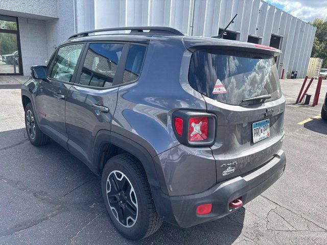 Used 2017 Jeep Renegade Trailhawk w/ Premium Trailhawk Package AWD/4WD image 7