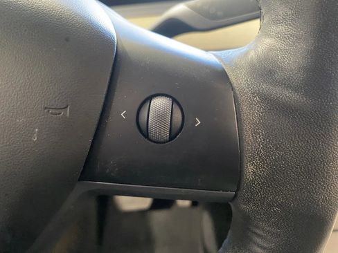 Used 2021 Tesla Model Y Long Range image 17