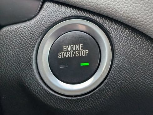 Used 2020 Chevrolet Equinox LT FWD image 28