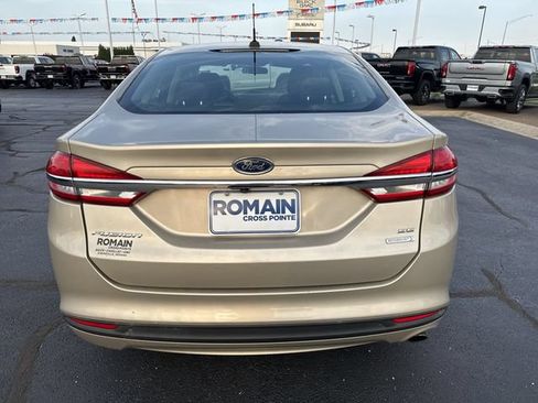 Used 2017 Ford Fusion SE FWD image 5