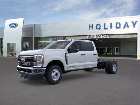 New 2026 Ford F350 4x4 Crew Cab DRW Super Duty image 1