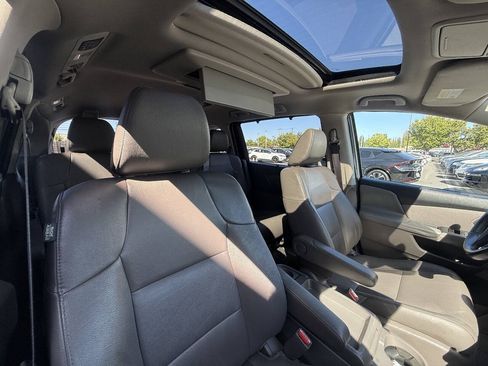 Used 2016 Honda Odyssey Touring Elite image 24