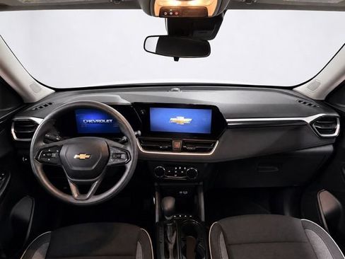 Used 2025 Chevrolet TrailBlazer LS w/ LS Convenience Package AWD/4WD image 15