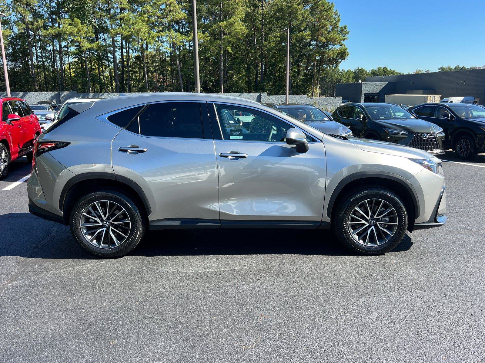 Certified 2025 Lexus NX 250 FWD w/ Accessory Package (Z1) image 4