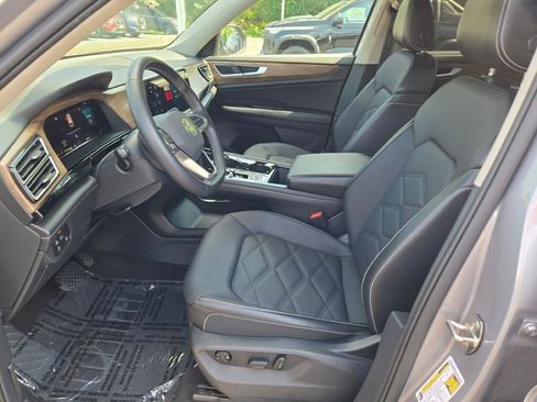 Used 2024 Volkswagen Atlas SE FWD image 25