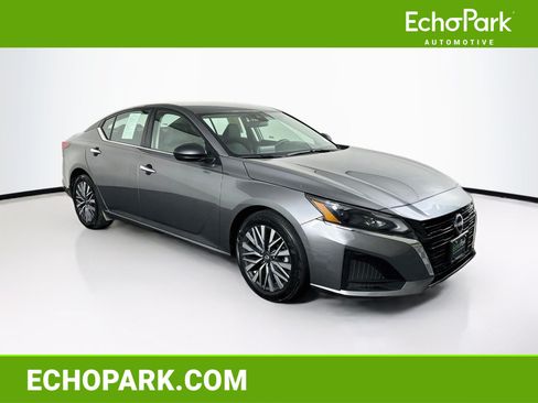 Used 2025 Nissan Altima 2.5 SV FWD image 1