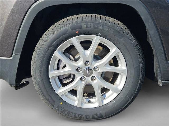 Used 2018 Jeep Cherokee Latitude Plus FWD image 7