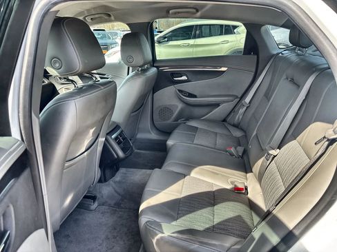 Used 2015 Chevrolet Impala LT w/ Convenience Package image 24