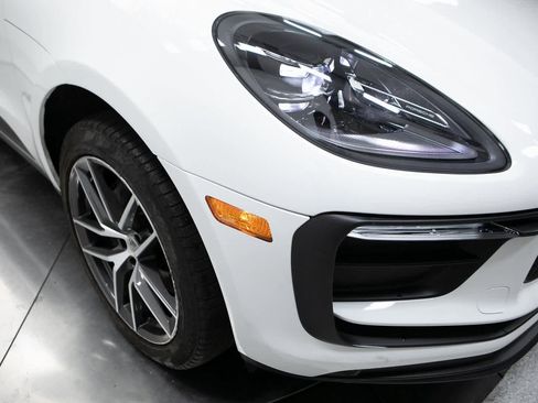 Certified 2022 Porsche Macan image 12