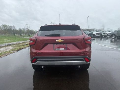 Used 2024 Chevrolet Trax LT w/ LT Convenience Package image 8