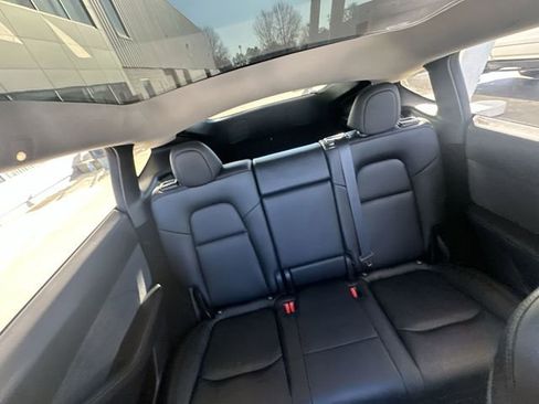 Used 2022 Tesla Model Y Long Range image 22
