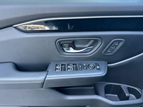 Used 2023 Honda Pilot Touring image 11