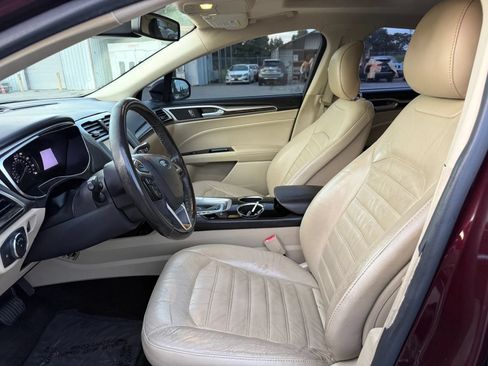 Used 2013 Ford Fusion SE FWD image 2