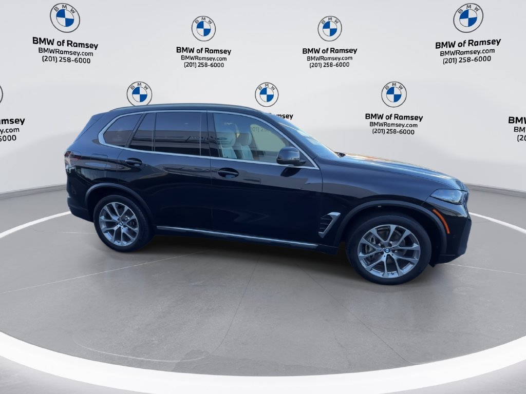 Used 2024 BMW X5 xDrive40i AWD/4WD image 9