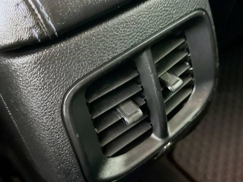 Used 2019 Jeep Cherokee Latitude Plus w/ Cold Weather Group AWD/4WD image 29