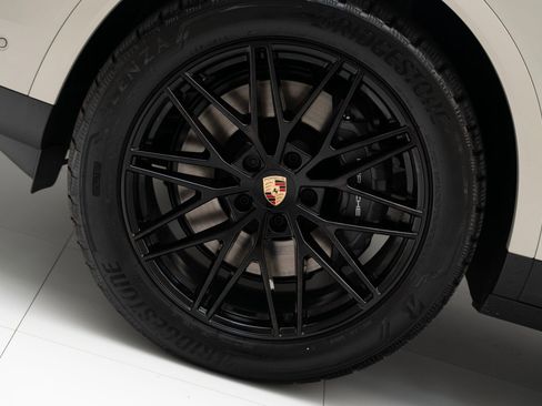 New 2026 Porsche Cayenne image 12